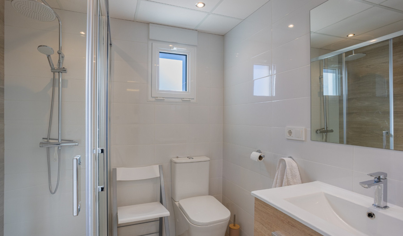 Reventa - Casa de Pueblo - Torrevieja - Urbanización San Luis