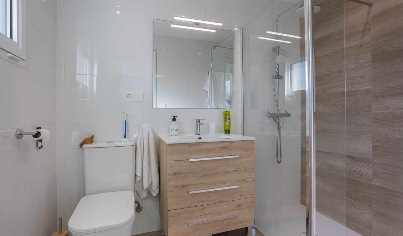 Reventa - Casa de Pueblo - Torrevieja - Urbanización San Luis