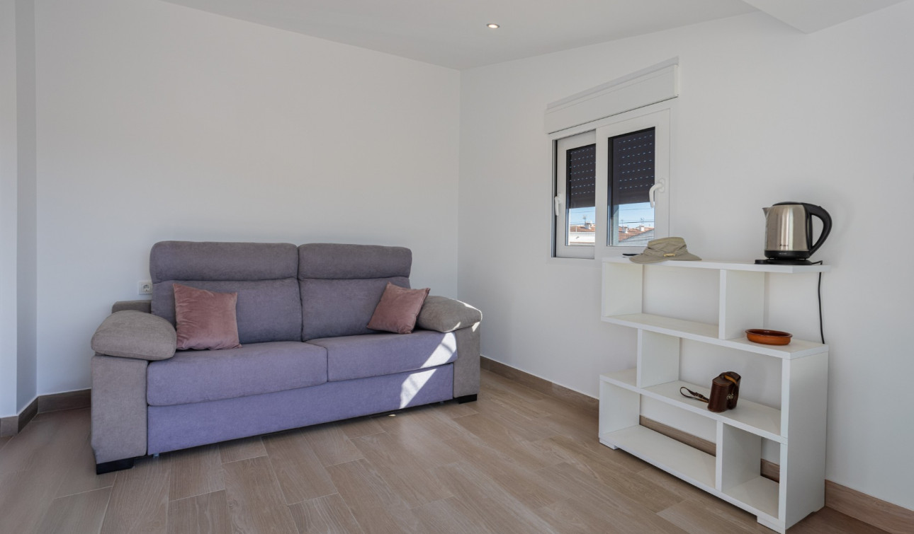 Reventa - Casa de Pueblo - Torrevieja - Urbanización San Luis