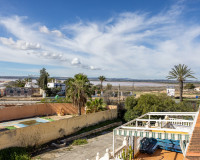 Reventa - Casa de Pueblo - Torrevieja - Urbanización San Luis