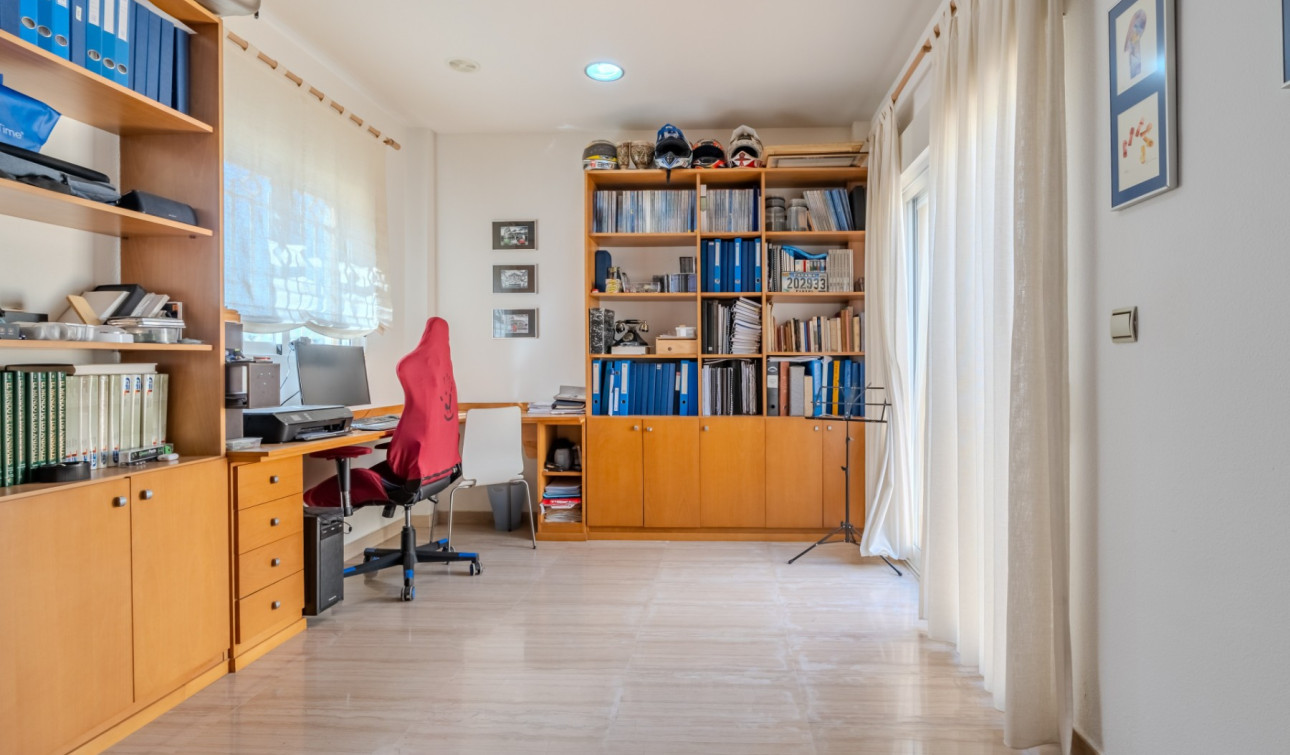 Reventa - Finca / Propiedad de Campo - Almoradí