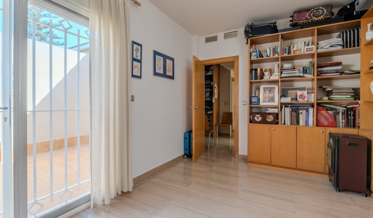 Reventa - Finca / Propiedad de Campo - Almoradí