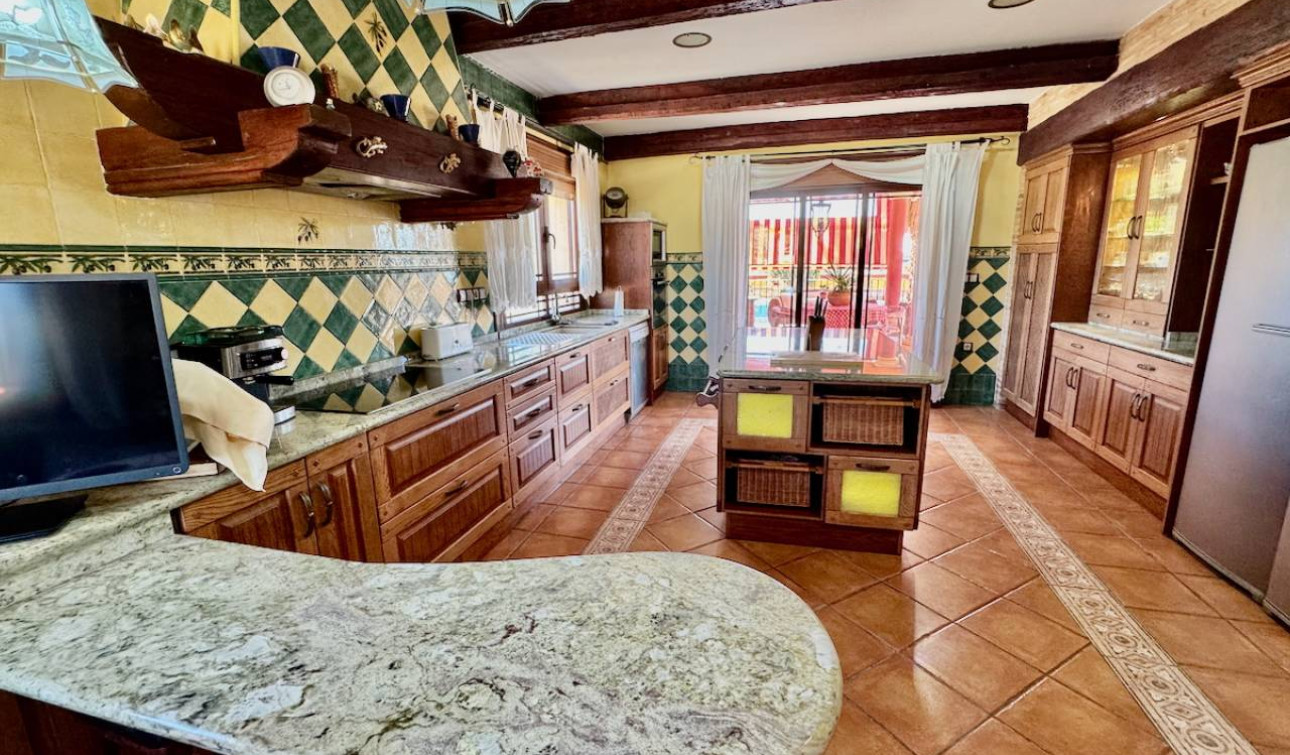 Reventa - Finca / Propiedad de Campo - Los Montesinos