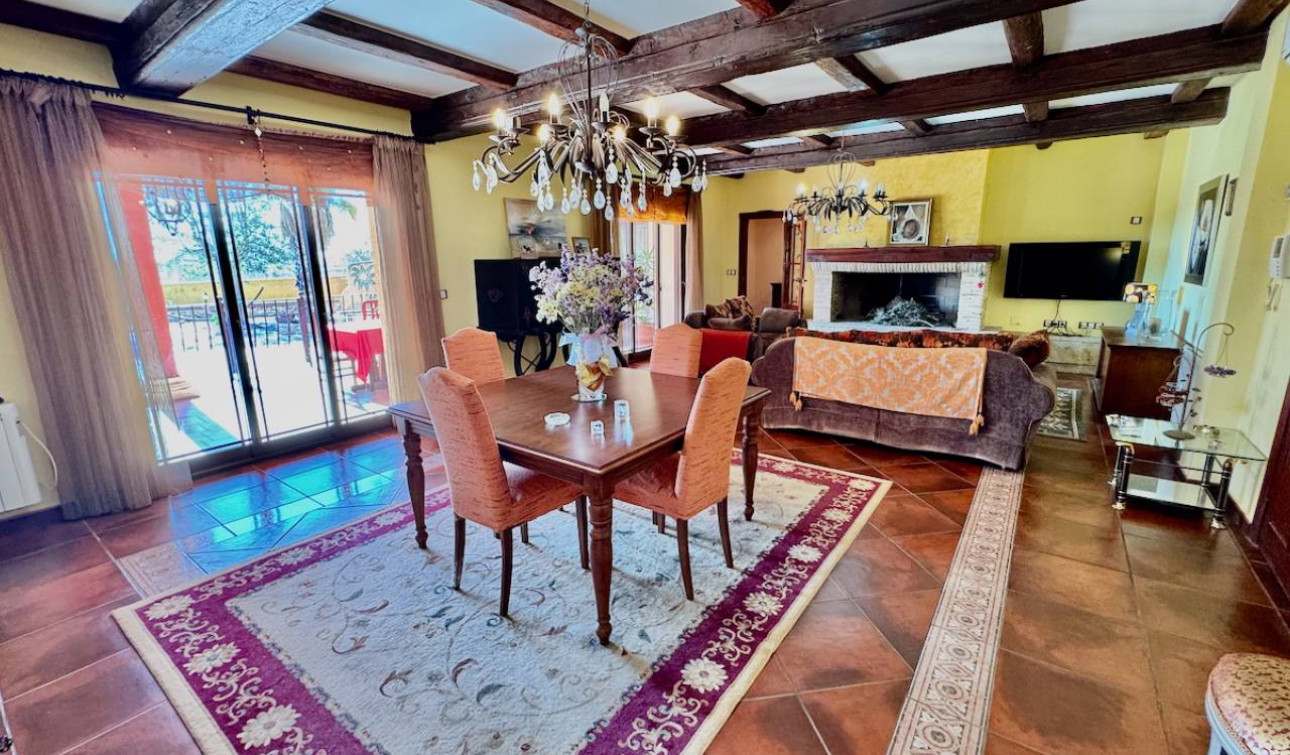 Reventa - Finca / Propiedad de Campo - Los Montesinos