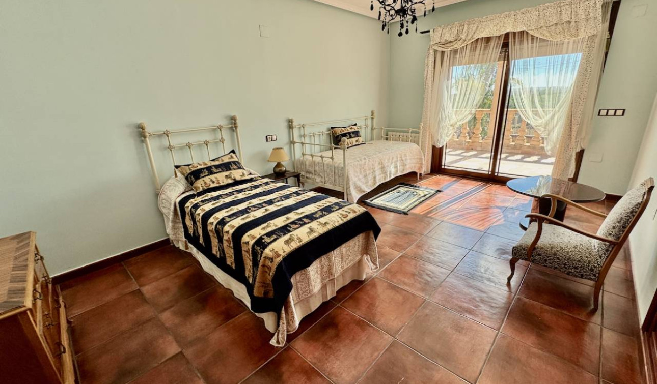 Reventa - Finca / Propiedad de Campo - Los Montesinos