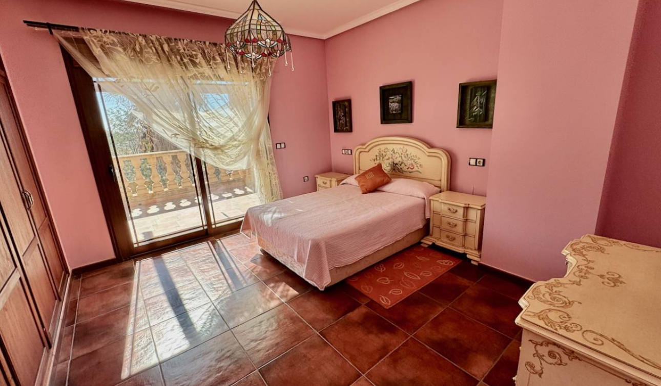 Reventa - Finca / Propiedad de Campo - Los Montesinos