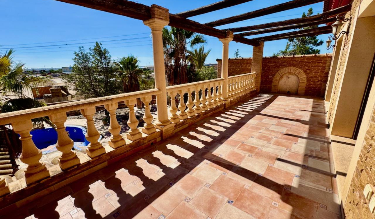 Reventa - Finca / Propiedad de Campo - Los Montesinos