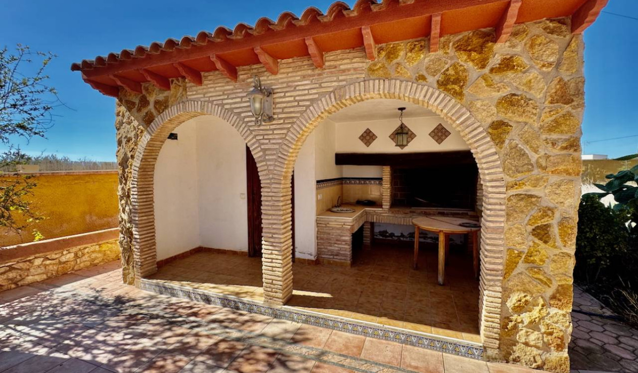 Reventa - Finca / Propiedad de Campo - Los Montesinos