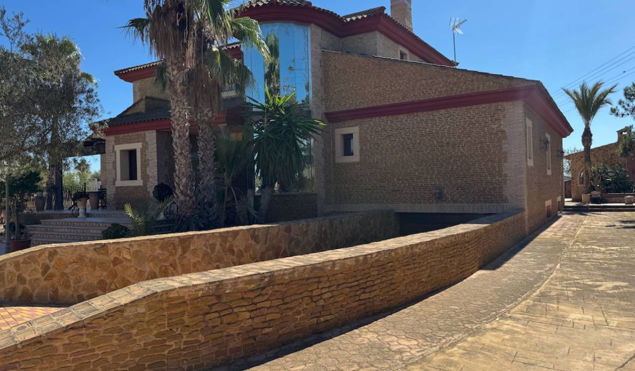 Reventa - Finca / Propiedad de Campo - Los Montesinos