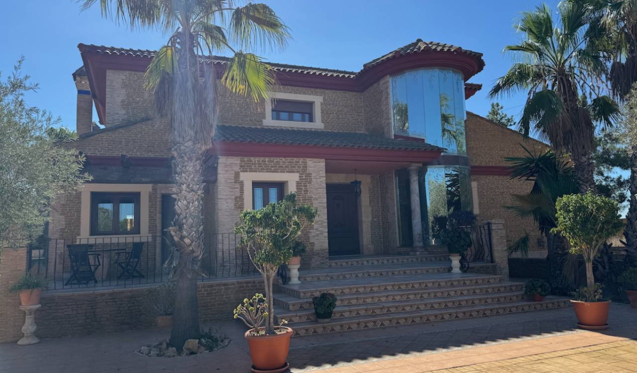 Reventa - Finca / Propiedad de Campo - Los Montesinos