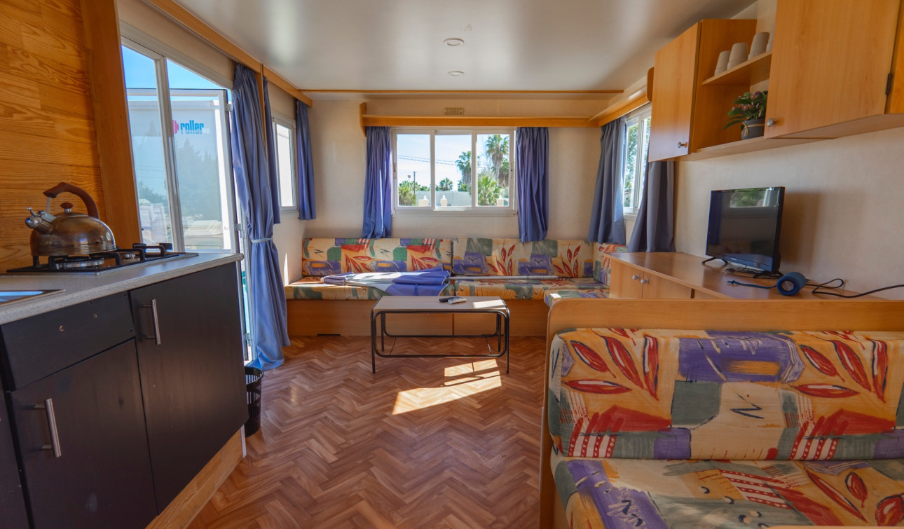 Reventa - Finca / Propiedad de Campo - Los Montesinos