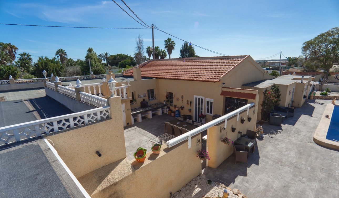 Reventa - Finca / Propiedad de Campo - Los Montesinos