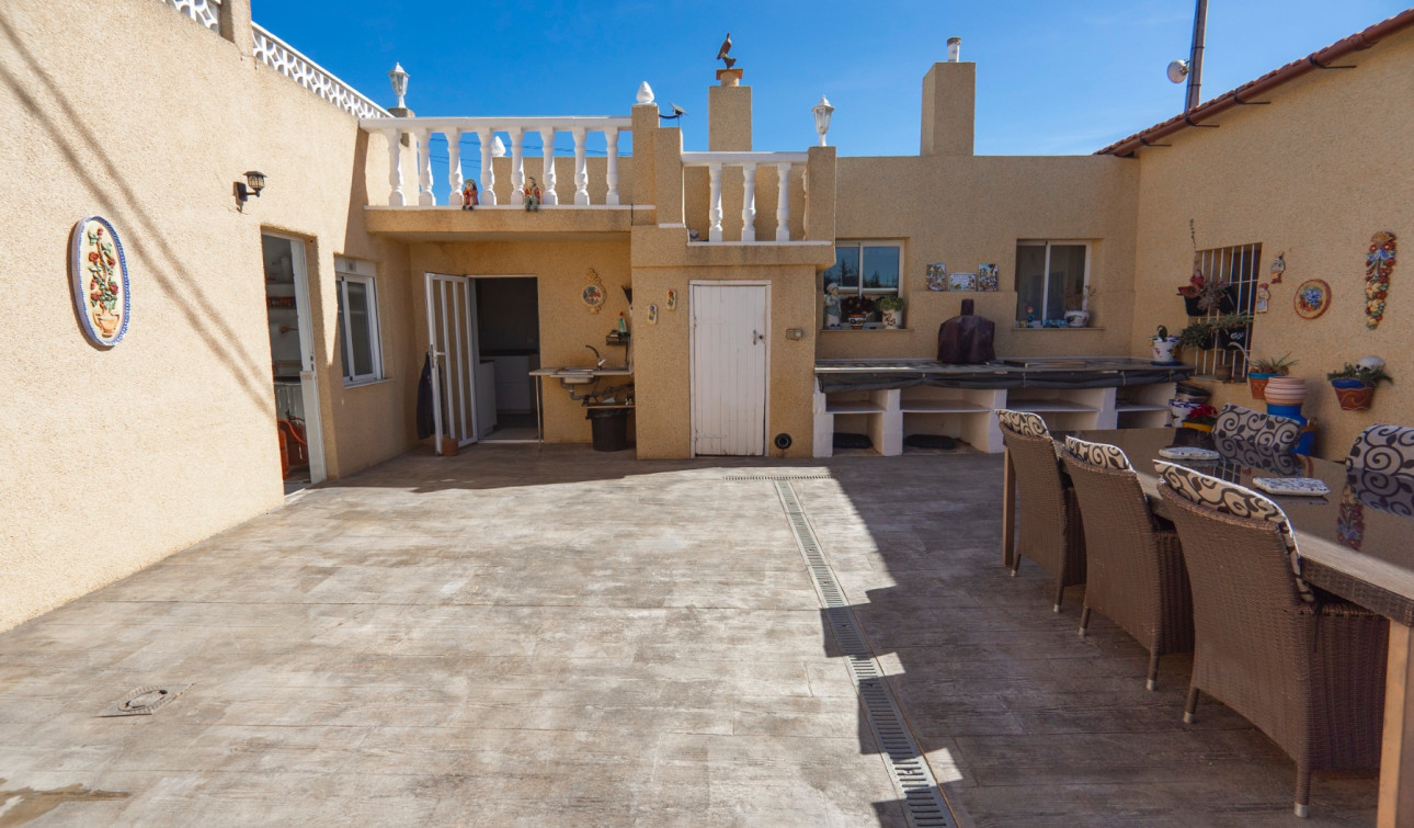 Reventa - Finca / Propiedad de Campo - Los Montesinos