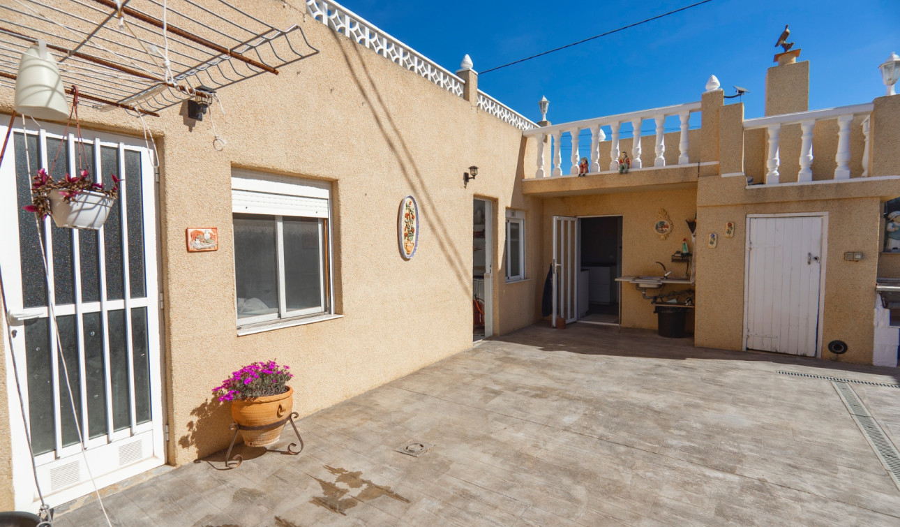 Reventa - Finca / Propiedad de Campo - Los Montesinos