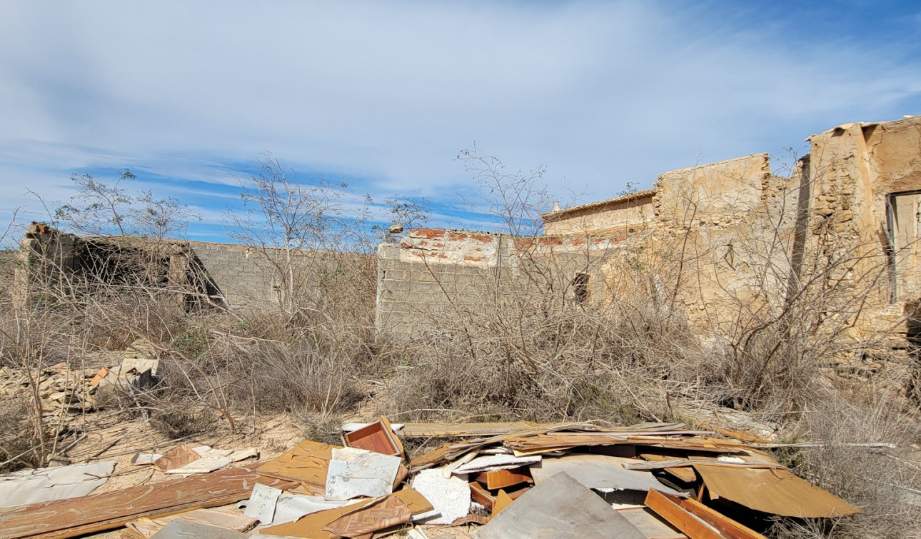 Reventa - Finca / Propiedad de Campo - San Miguel de Salinas