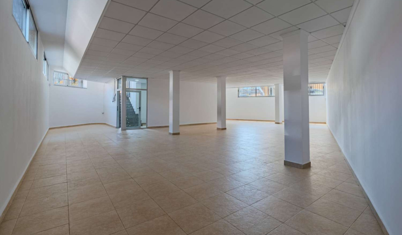 Reventa - Unidad Comercial - Torrevieja - Antonio Machado