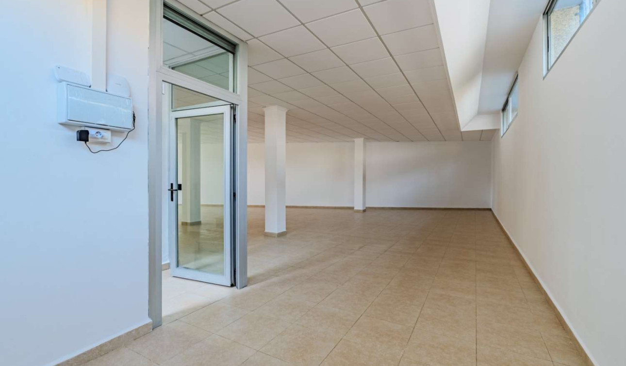 Reventa - Unidad Comercial - Torrevieja - Antonio Machado