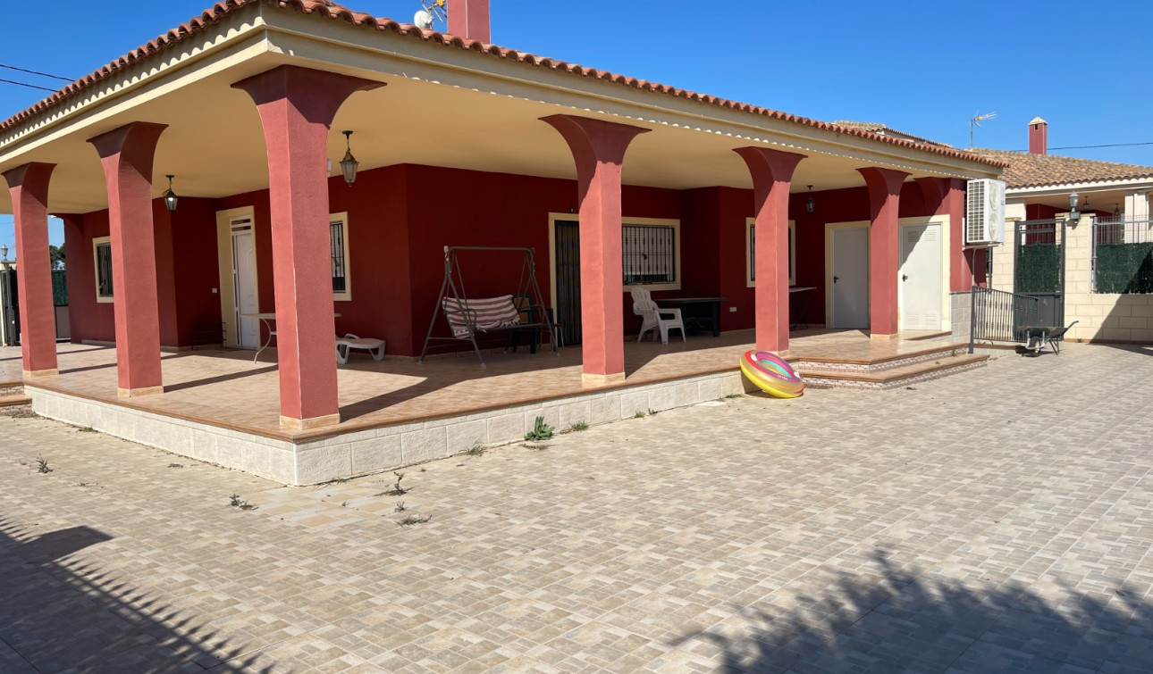 Reventa - Villa independiente - Albatera