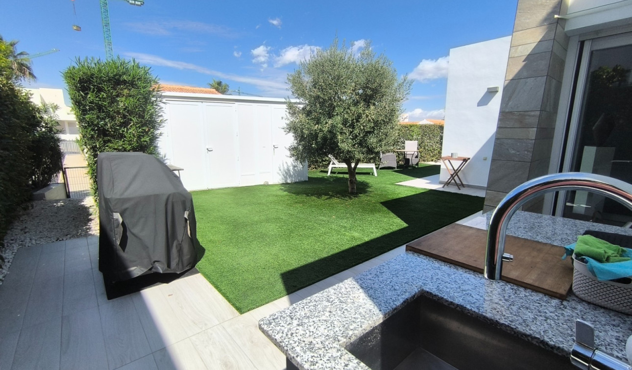 Reventa - Villa independiente - Algorfa