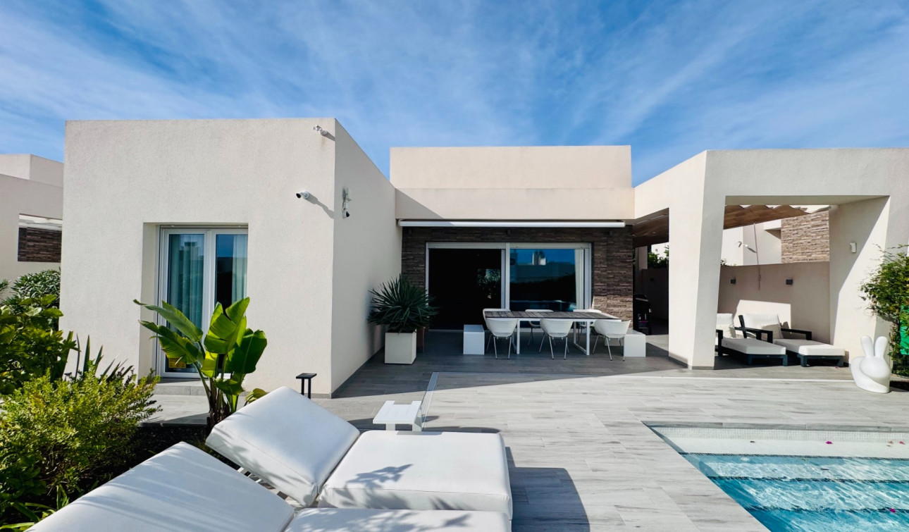 Reventa - Villa independiente - Algorfa