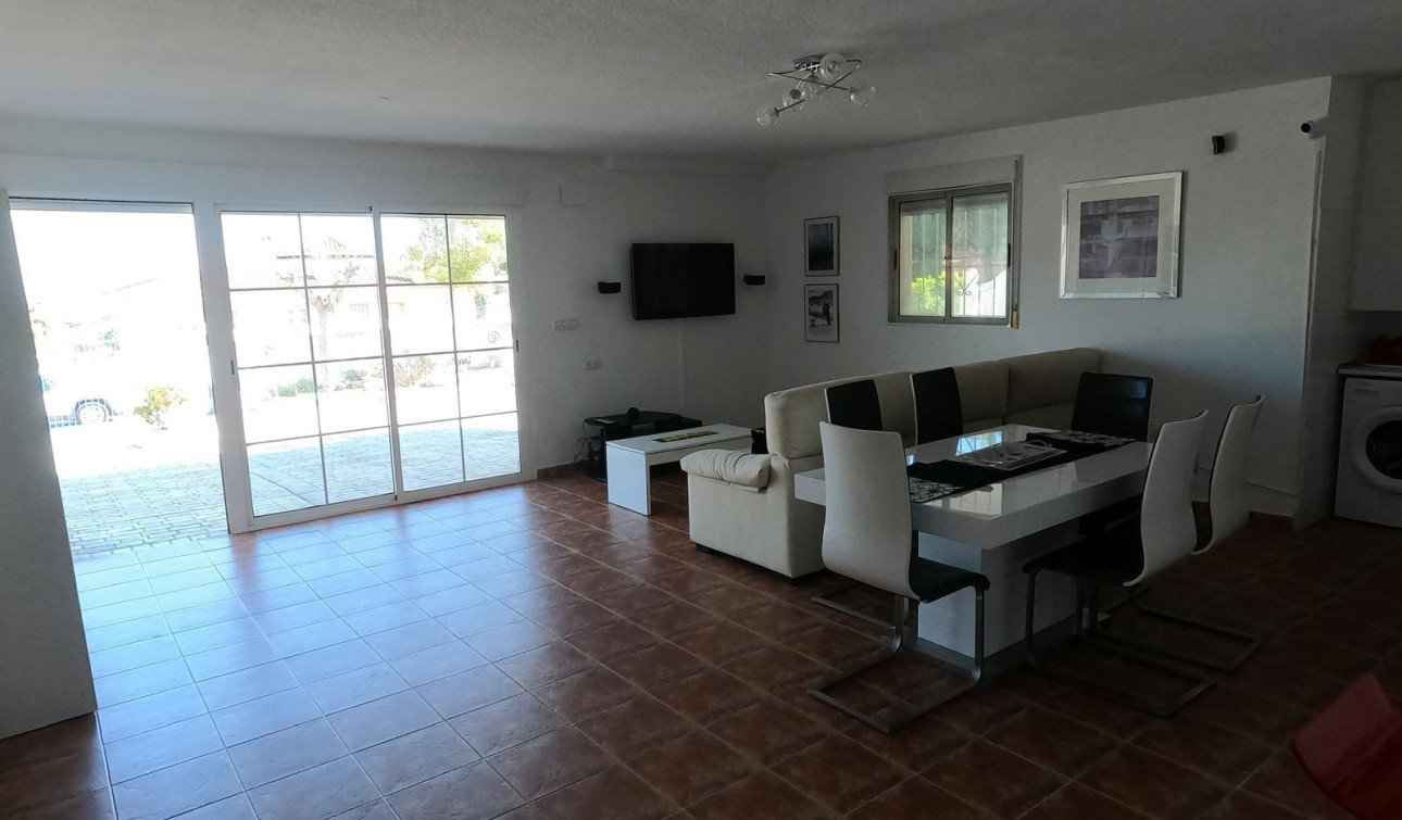 Reventa - Villa independiente - Algorfa