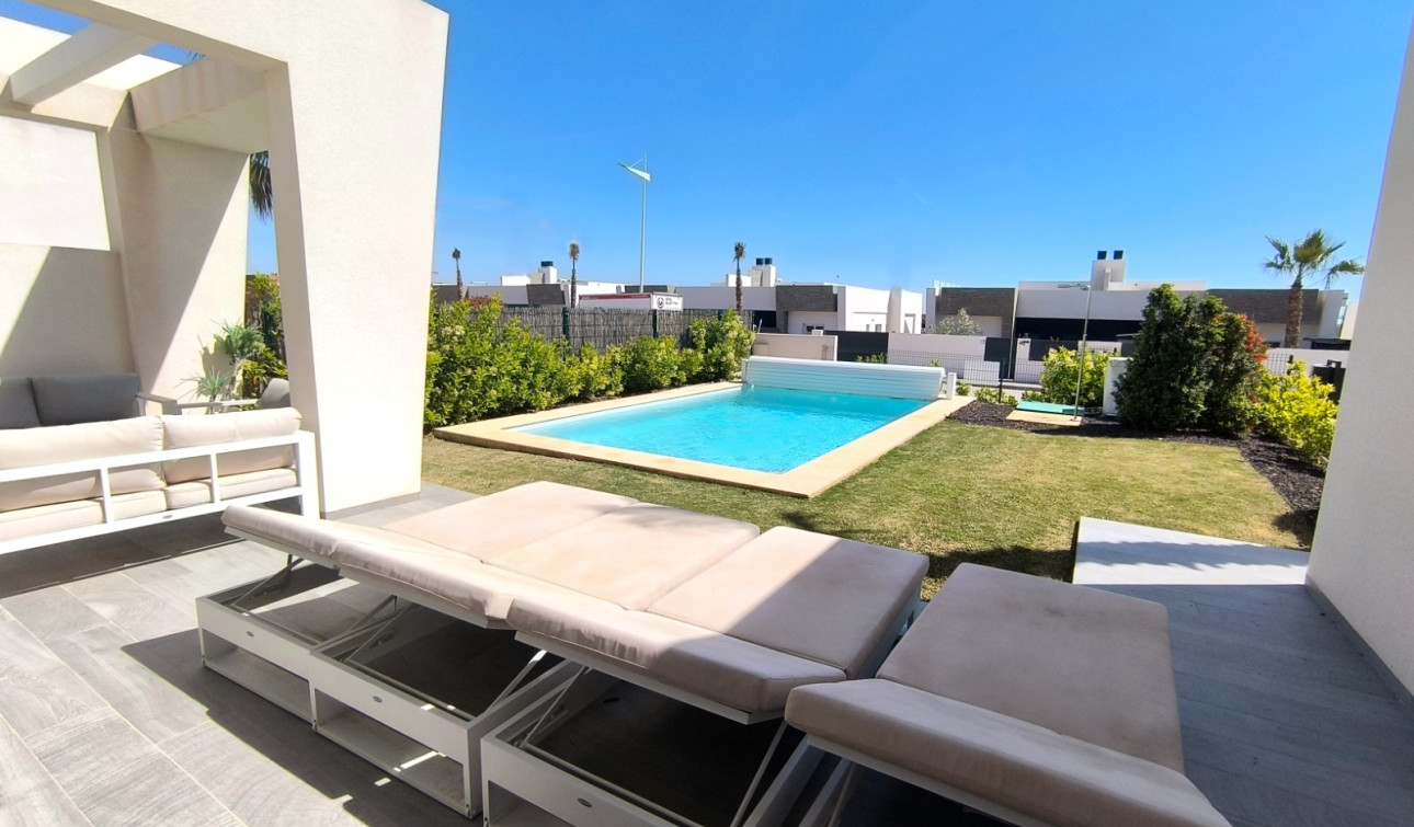 Reventa - Villa independiente - Algorfa