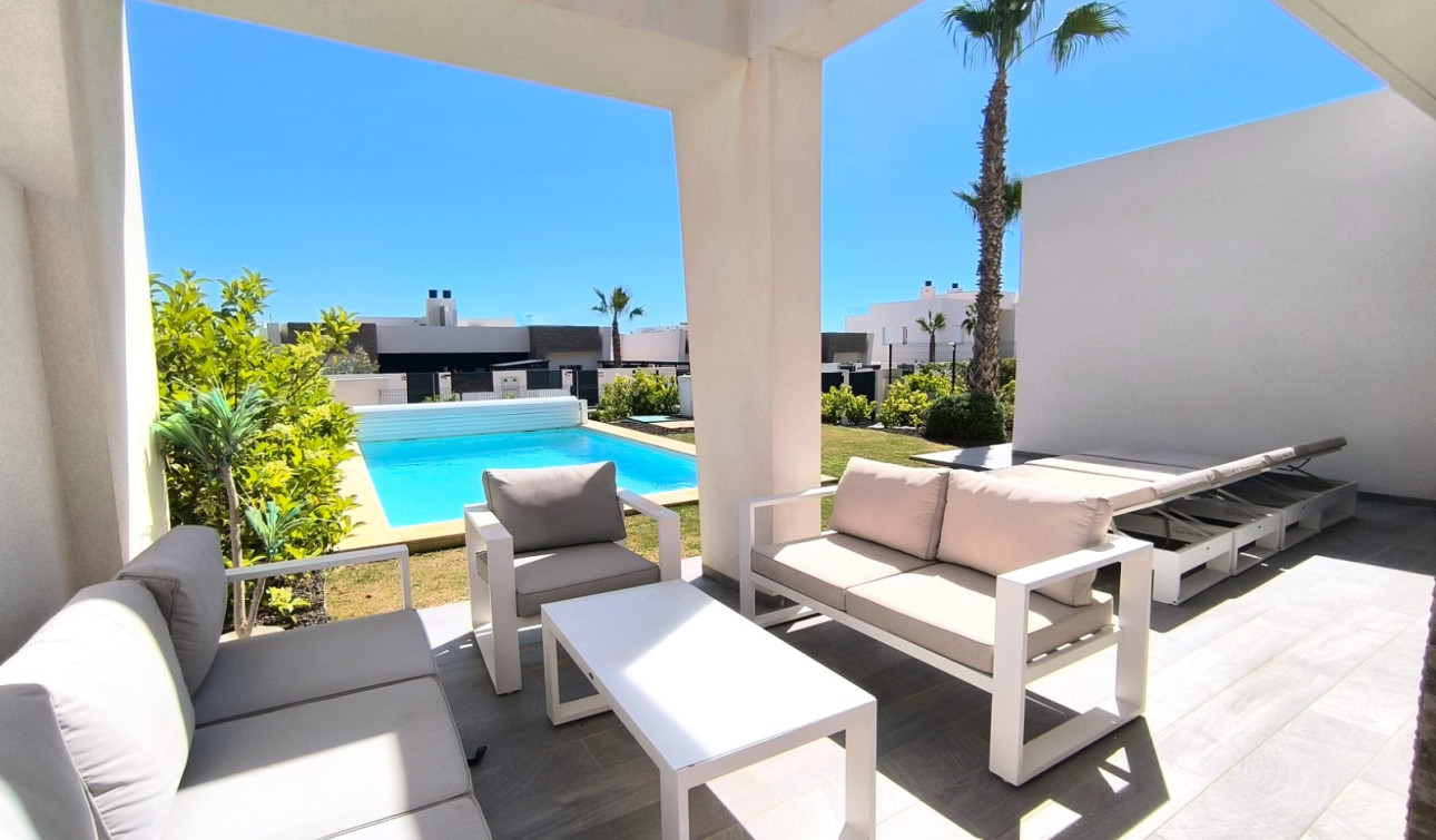 Reventa - Villa independiente - Algorfa