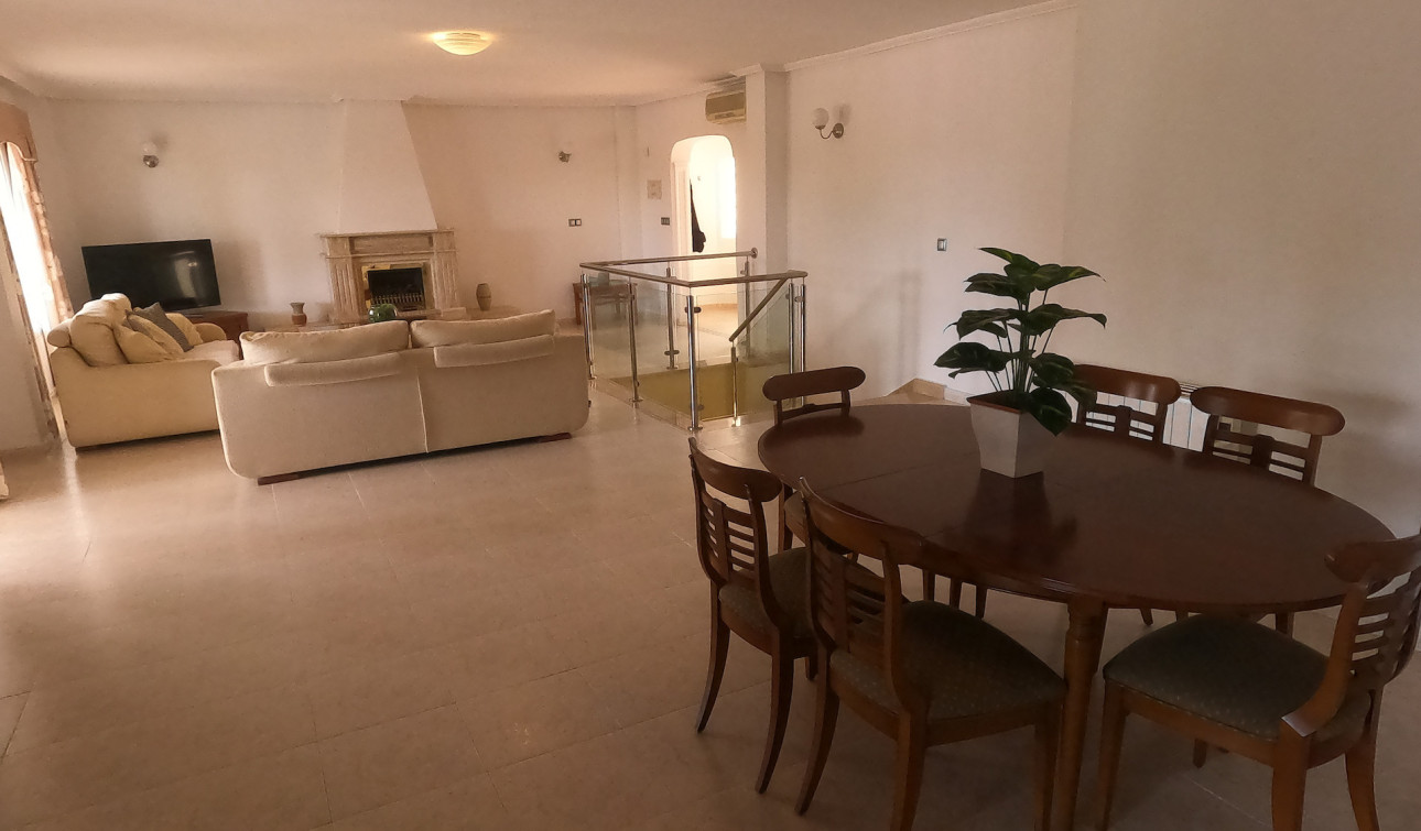 Reventa - Villa independiente - Algorfa