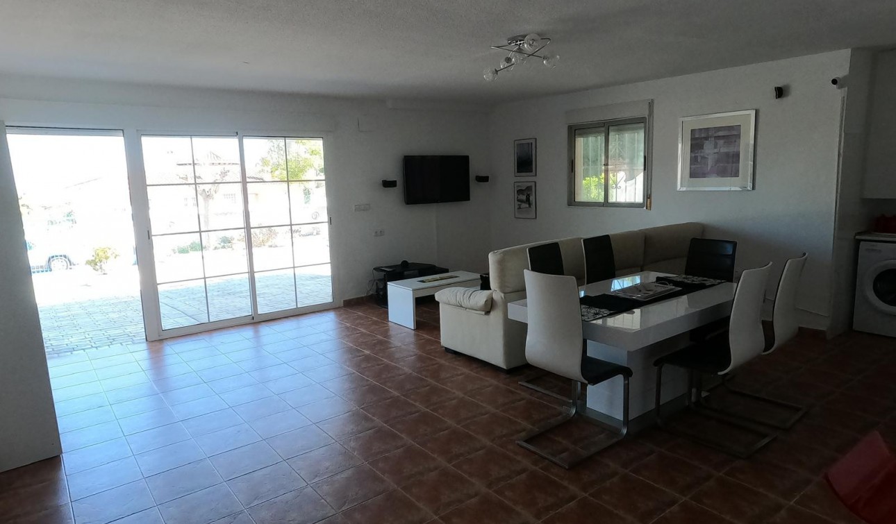 Reventa - Villa independiente - Algorfa