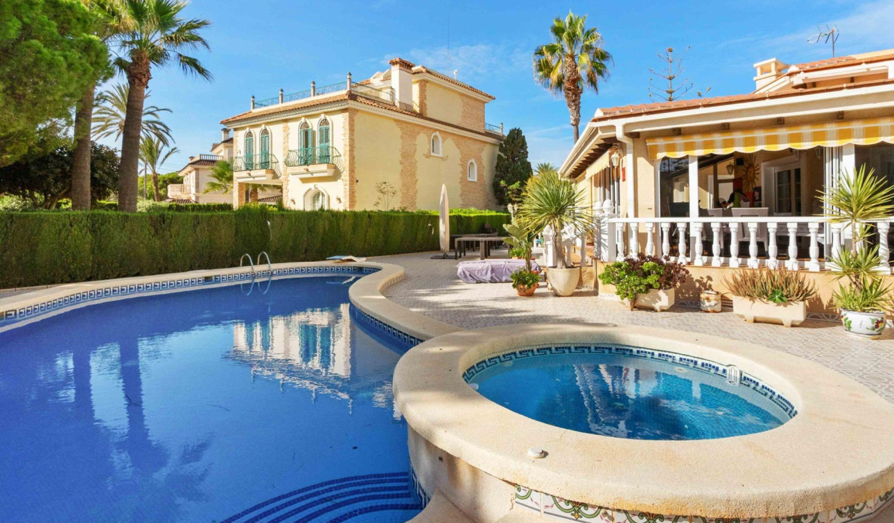 Reventa - Villa independiente - Cabo Roig - MUY CERCA DE LA PLAYA