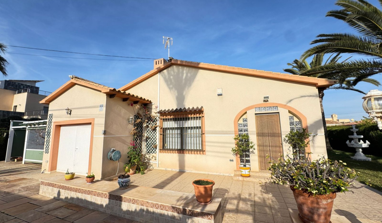 Reventa - Villa independiente - Cabo Roig