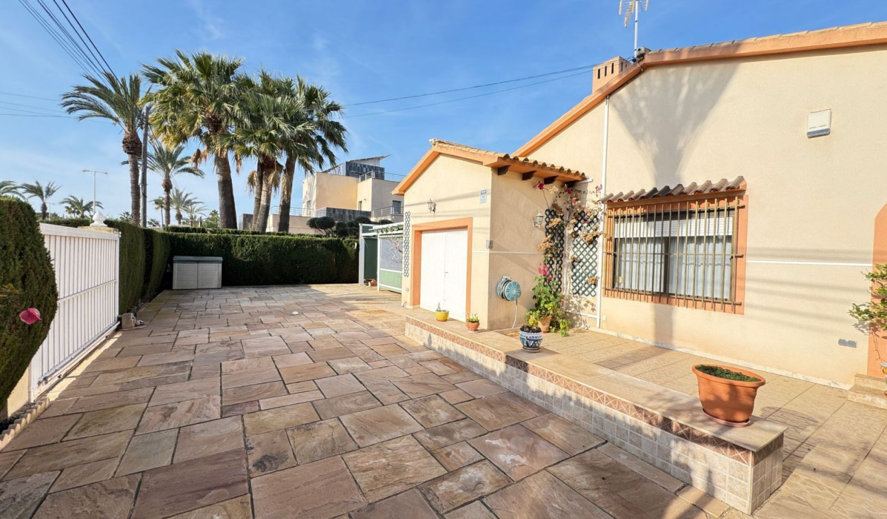 Reventa - Villa independiente - Cabo Roig