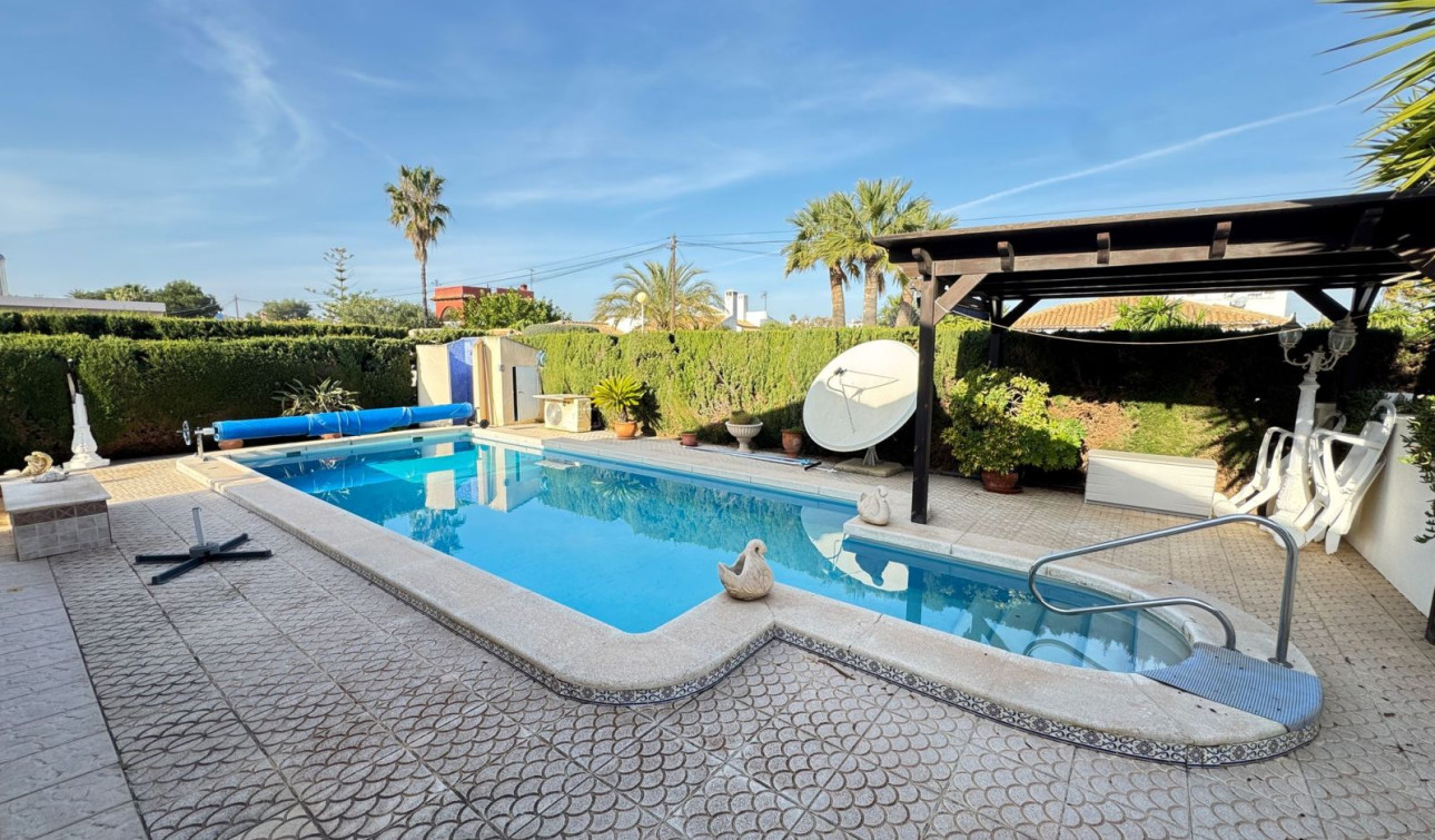 Reventa - Villa independiente - Cabo Roig
