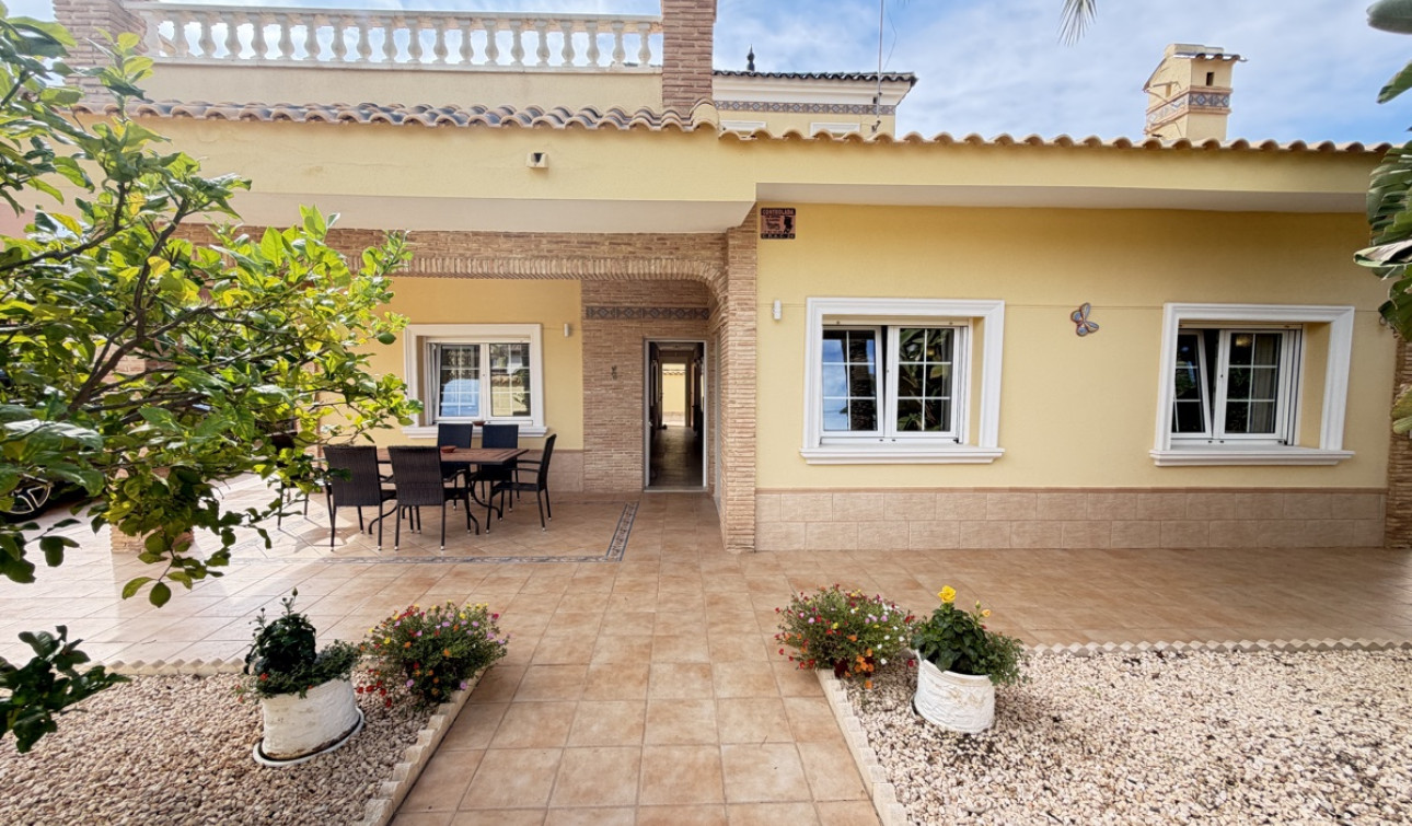 Reventa - Villa independiente - Cabo Roig