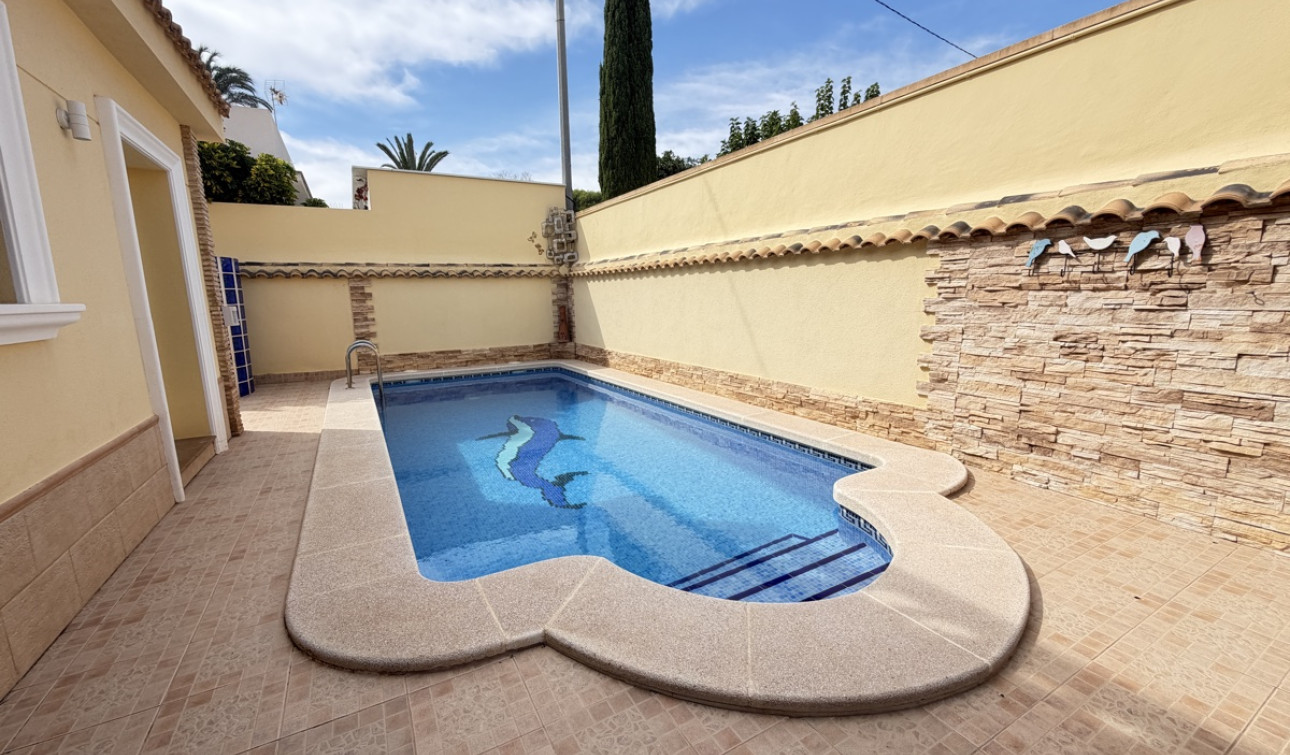 Reventa - Villa independiente - Cabo Roig