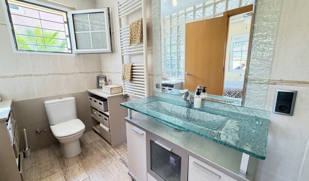 Reventa - Villa independiente - Cabo Roig
