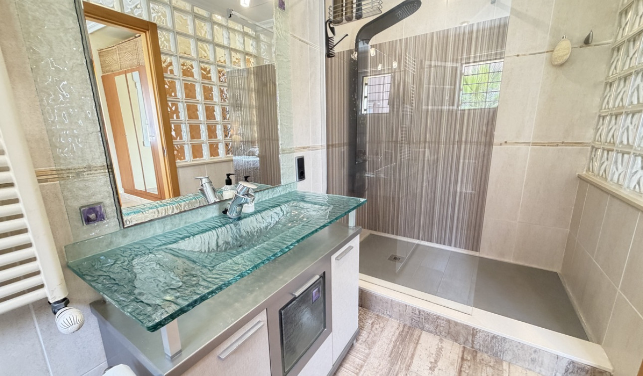 Reventa - Villa independiente - Cabo Roig
