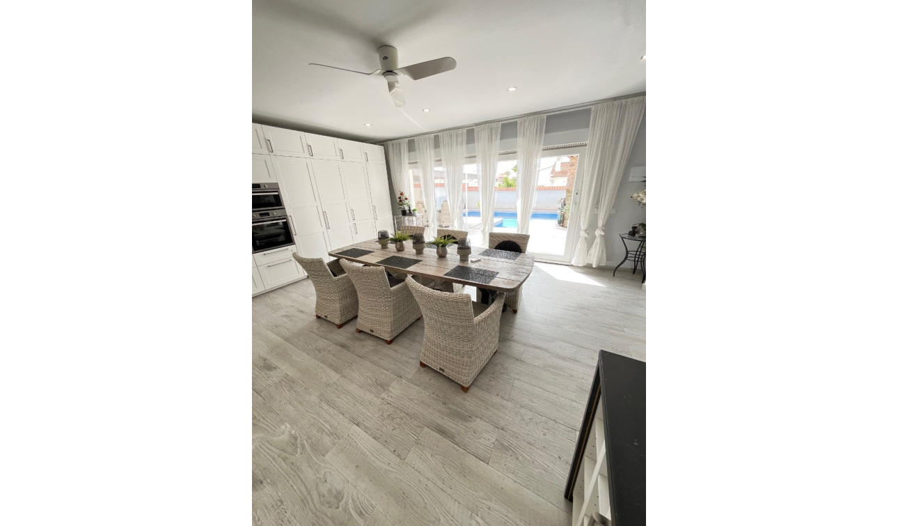 Reventa - Villa independiente - Ciudad Quesada - Central Quesada