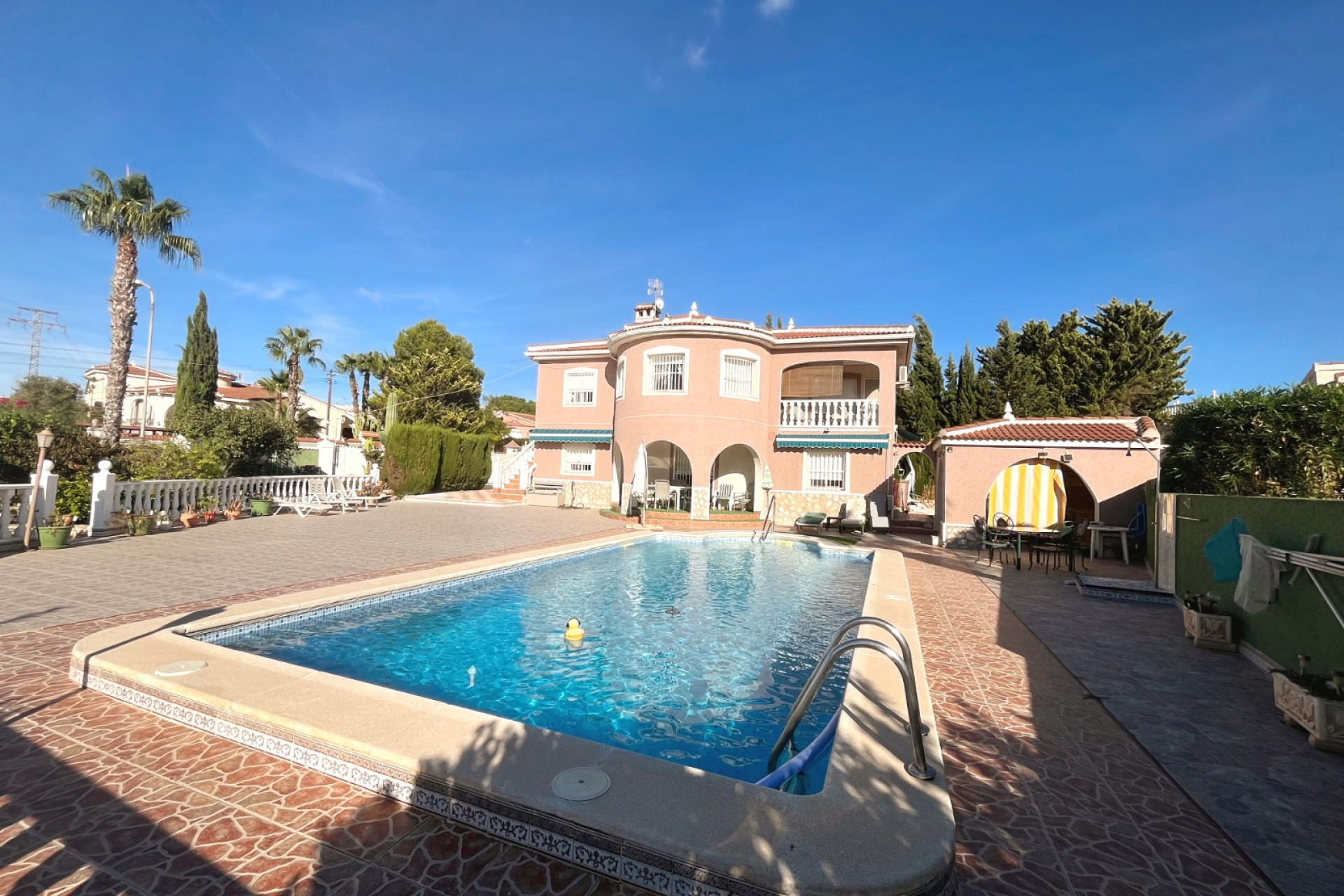 Reventa - Villa independiente - Ciudad Quesada - Central Quesada
