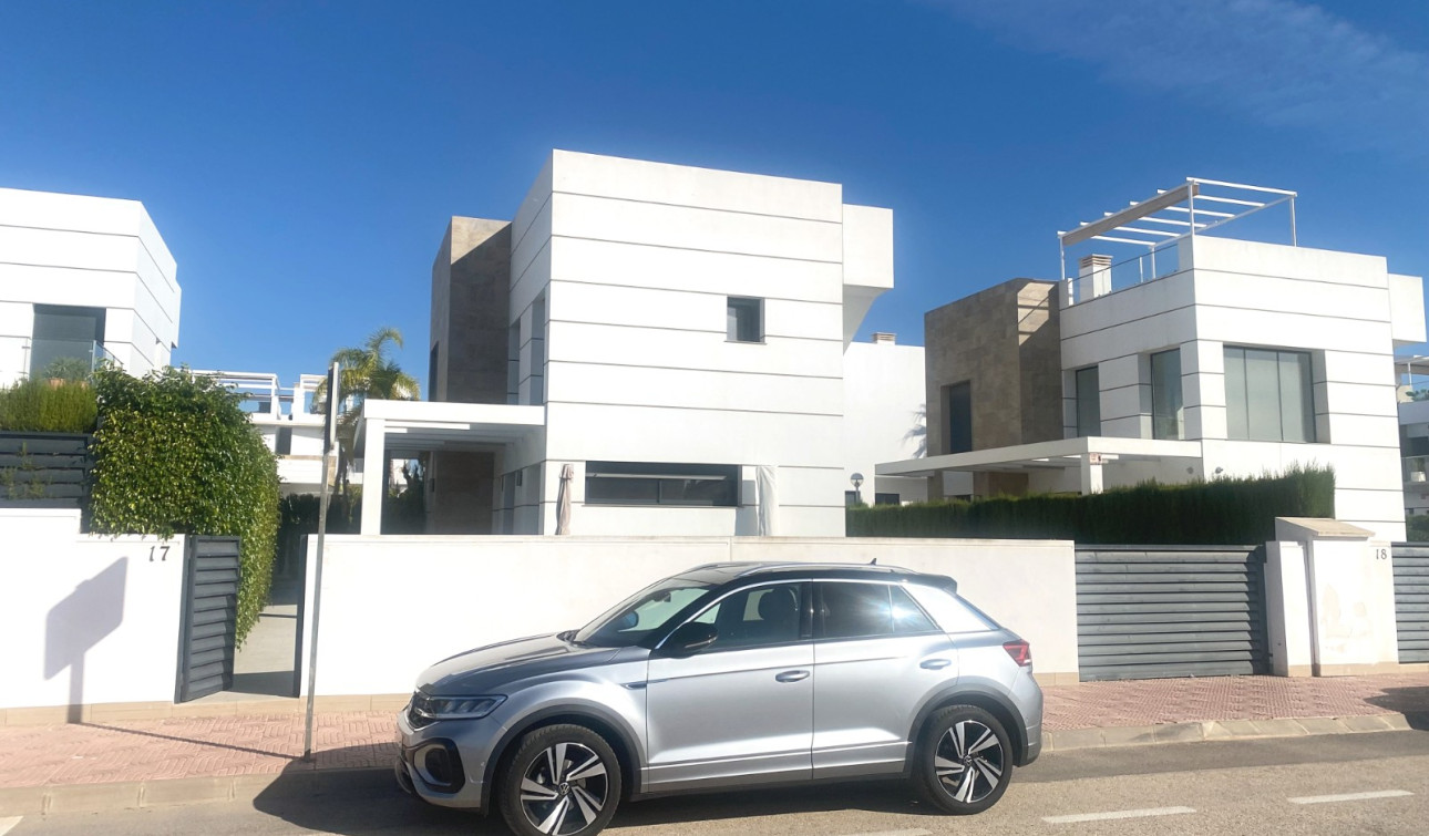 Reventa - Villa independiente - Ciudad Quesada - Doña Pena