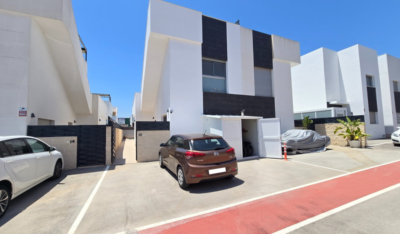 Reventa - Villa independiente - Ciudad Quesada - Doña Pepa *