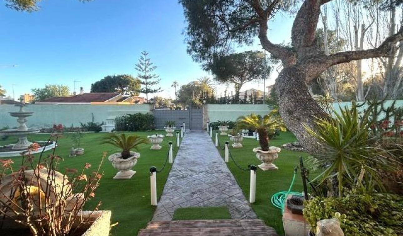 Reventa - Villa independiente - Dehesa de Campoamor - Campoamor