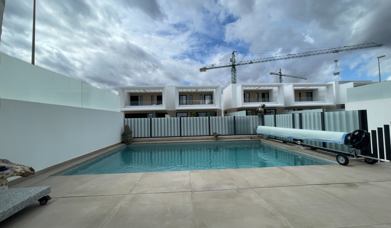 Reventa - Villa independiente - Dolores - ZONA NUEVA