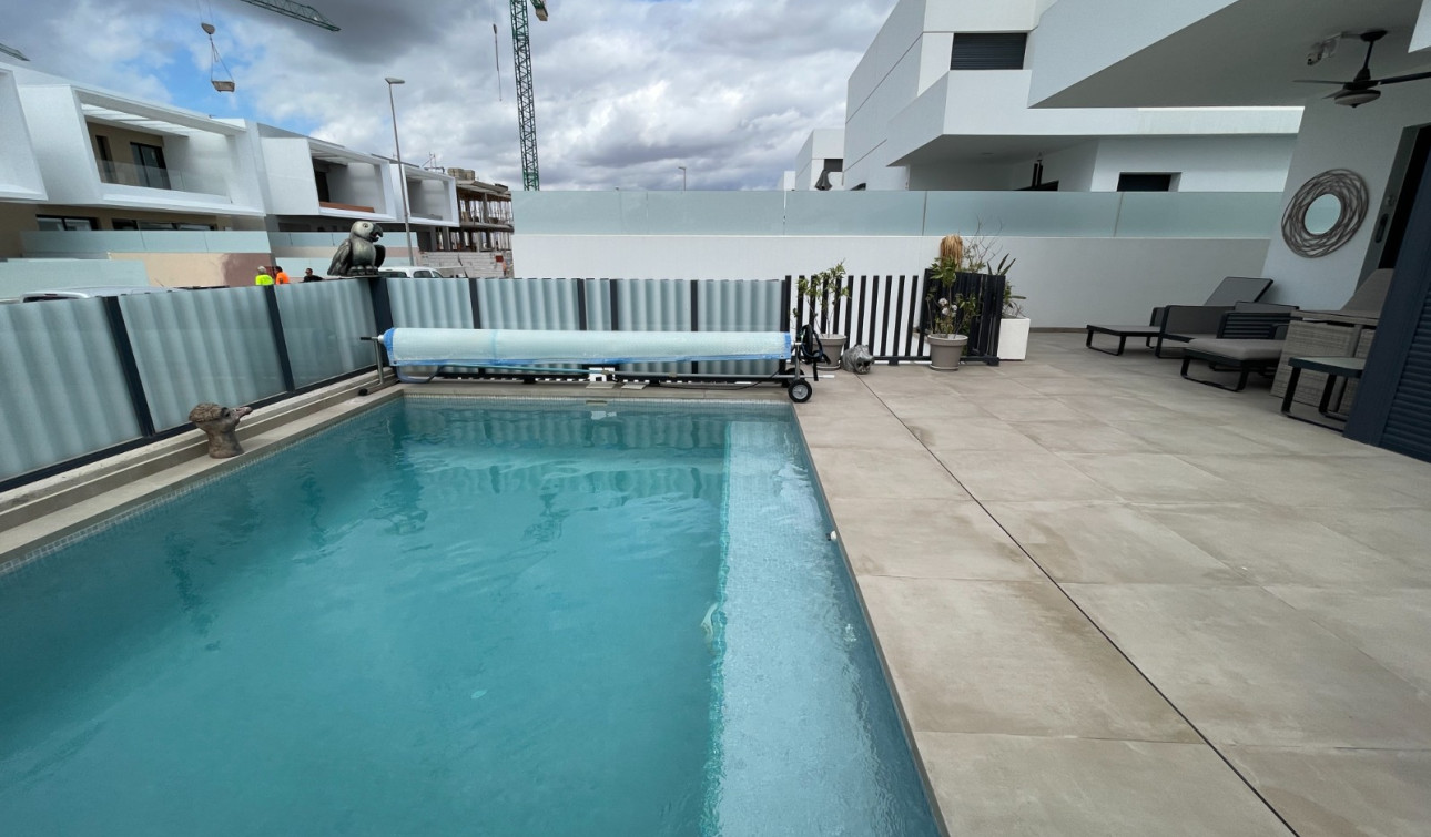 Reventa - Villa independiente - Dolores - ZONA NUEVA