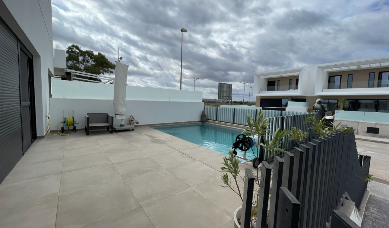 Reventa - Villa independiente - Dolores - ZONA NUEVA