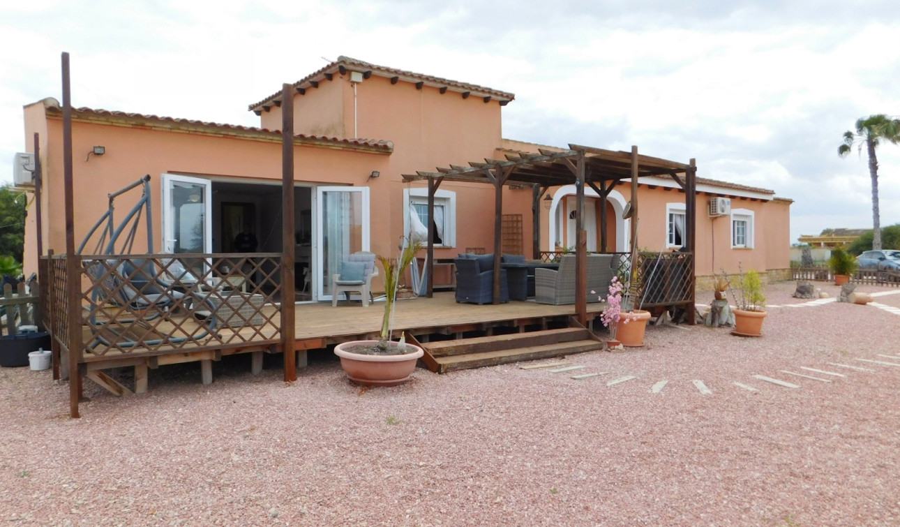 Reventa - Villa independiente - Dolores