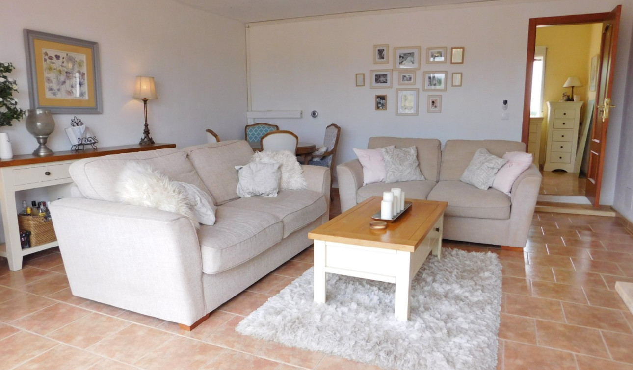 Reventa - Villa independiente - Dolores