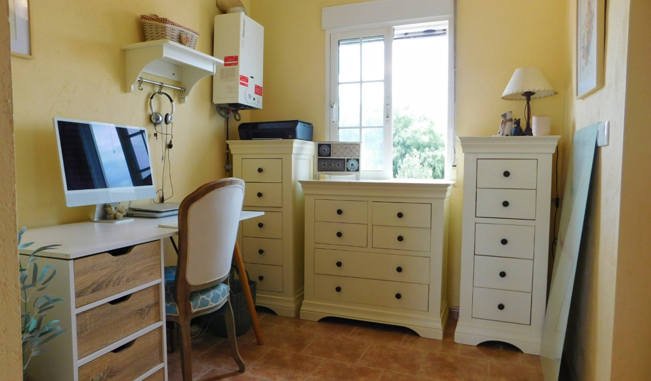 Reventa - Villa independiente - Dolores