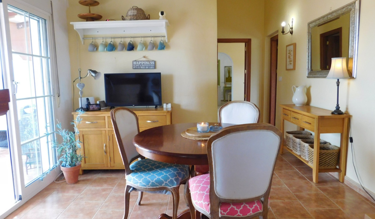 Reventa - Villa independiente - Dolores