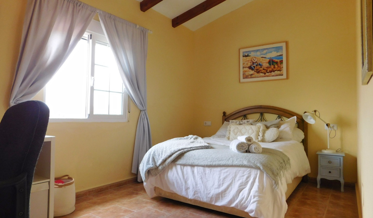 Reventa - Villa independiente - Dolores